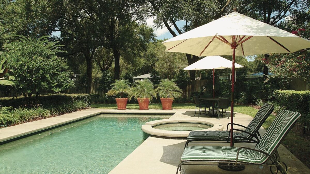 A nice pool outside a Bradenton home for sale