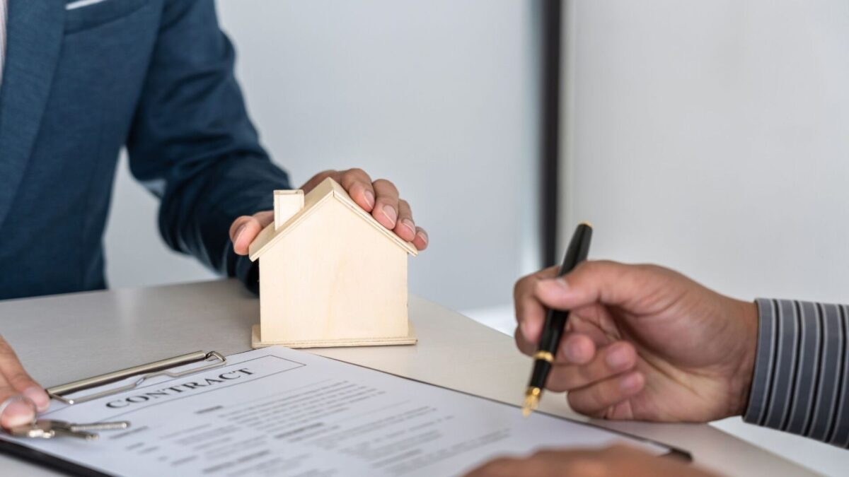 A buyer purchasing a home for sale in Bradenton FL